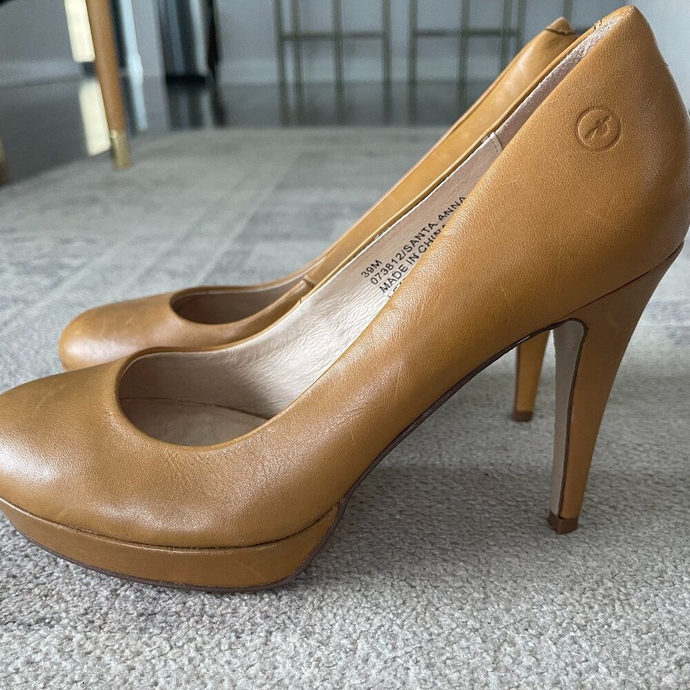 BRONX Brand Camel Leather Heels EURO 39M/ 8.5